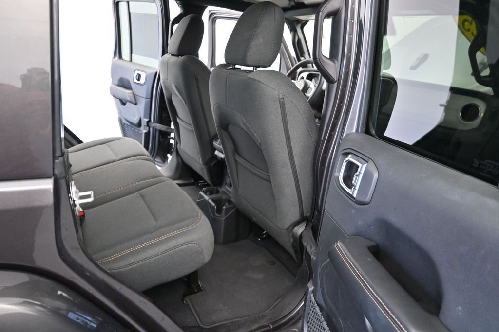 Used 2025 Jeep Wrangler Sahara AWD/4WD image 17