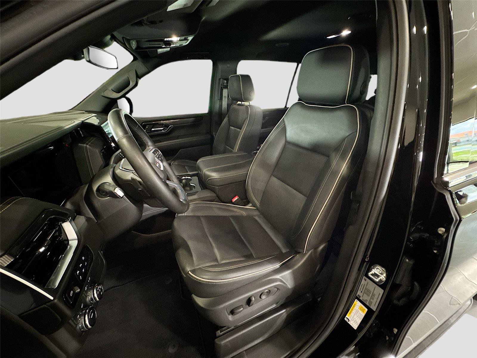 Used 2025 GMC Yukon XL Elevation w/ LPO, Floor Liner Package AWD/4WD image 2