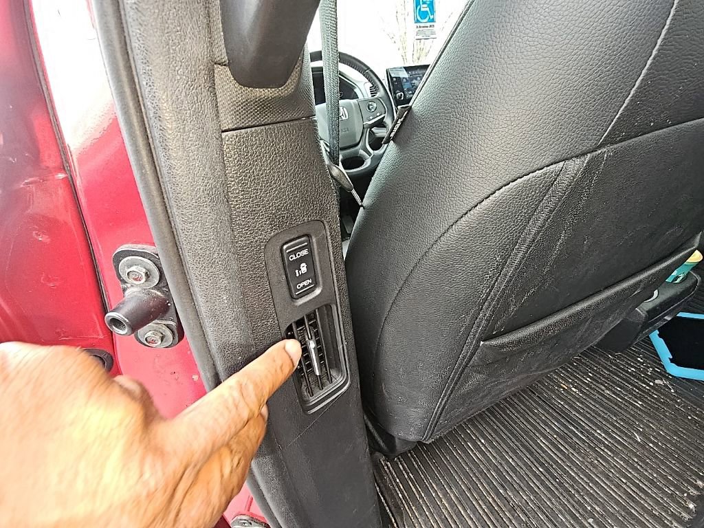 Used 2024 Honda Odyssey Sport image 14