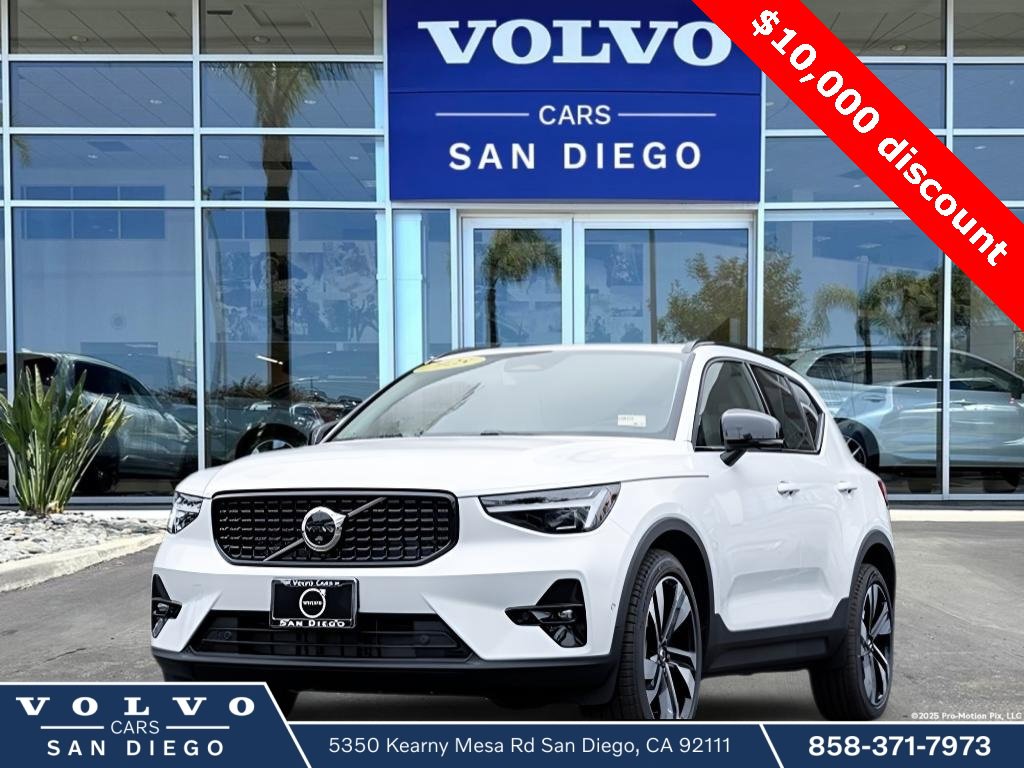 New 2025 Volvo XC40 B5 Plus w/ Climate Package