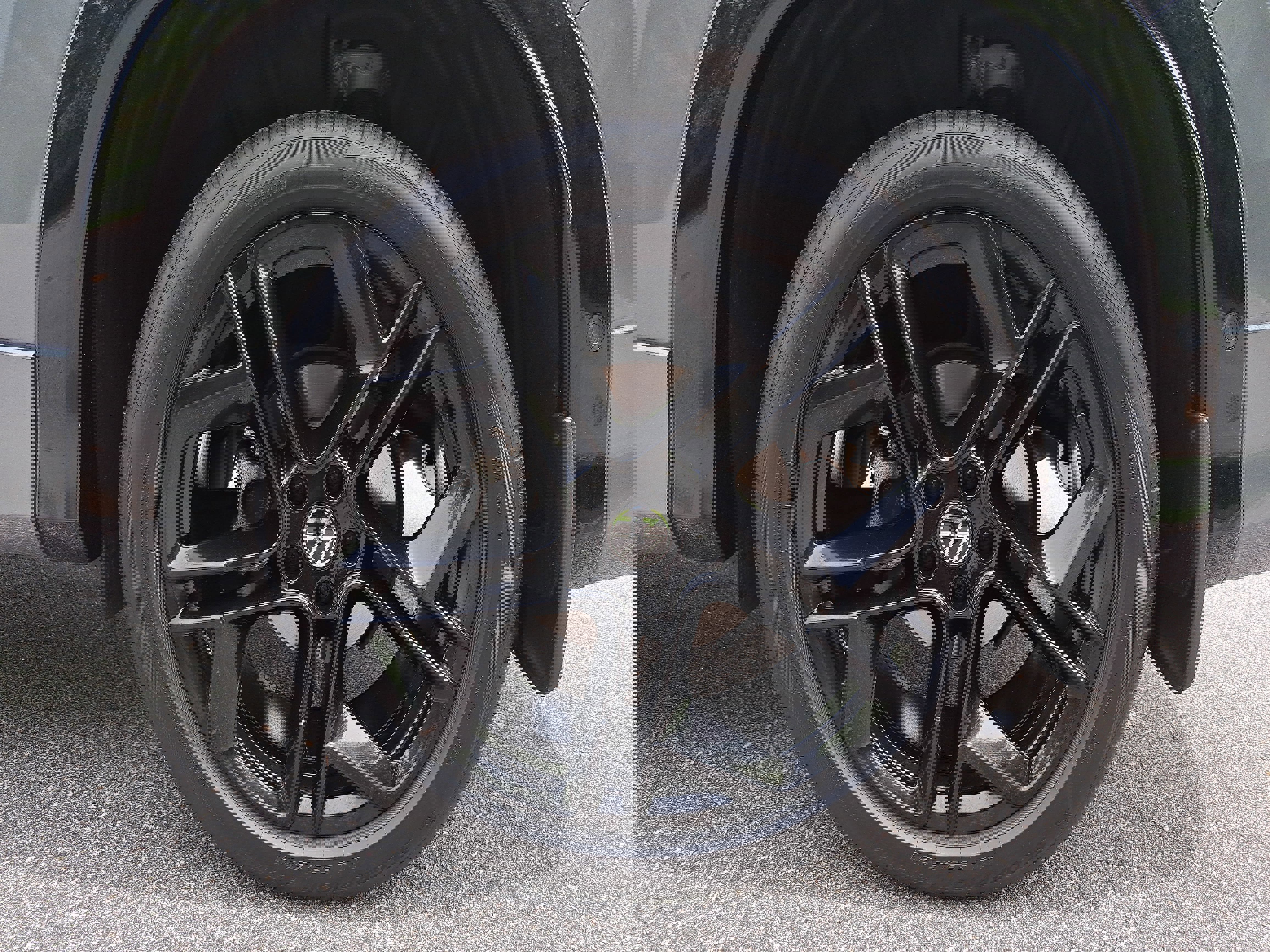 Used 2025 Volkswagen Tiguan SE R-Line image 31