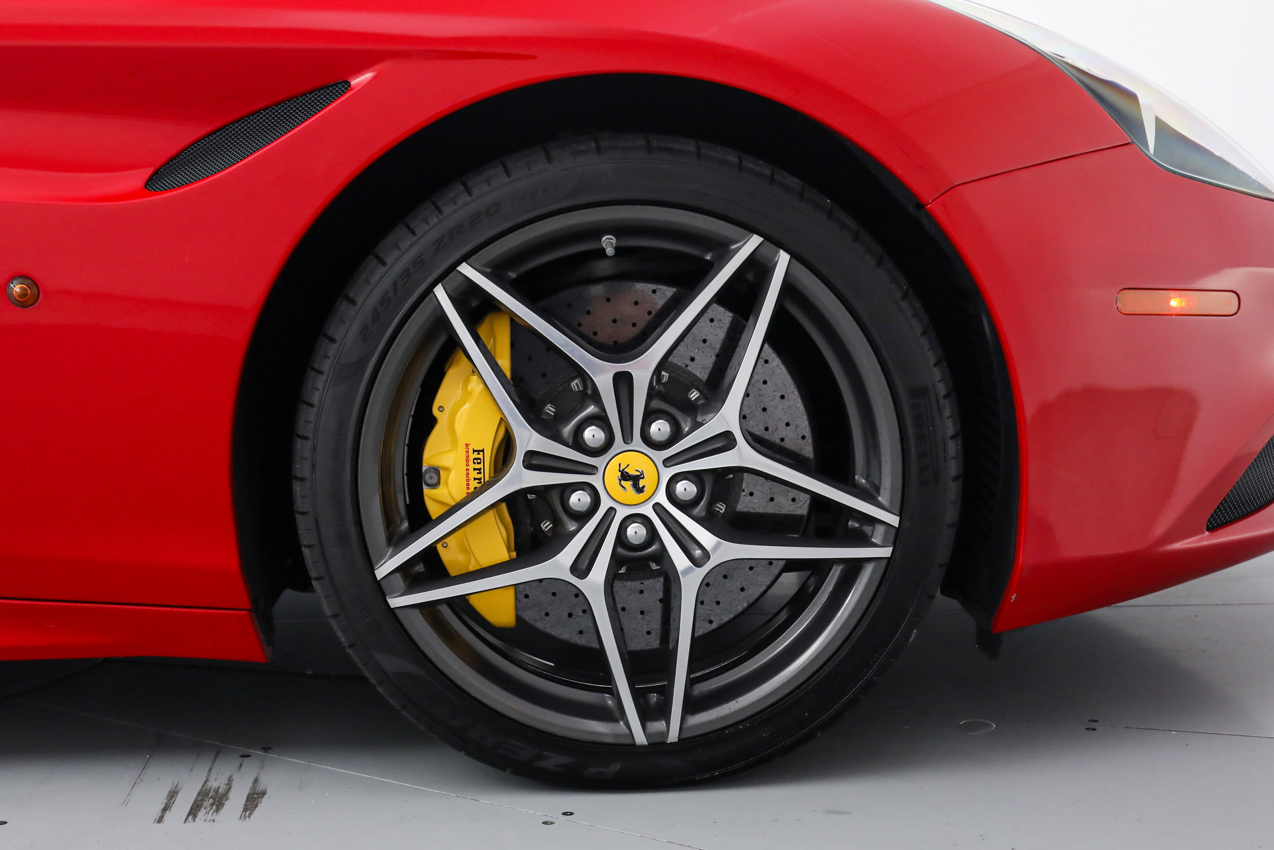 Certified 2017 Ferrari California T image 34