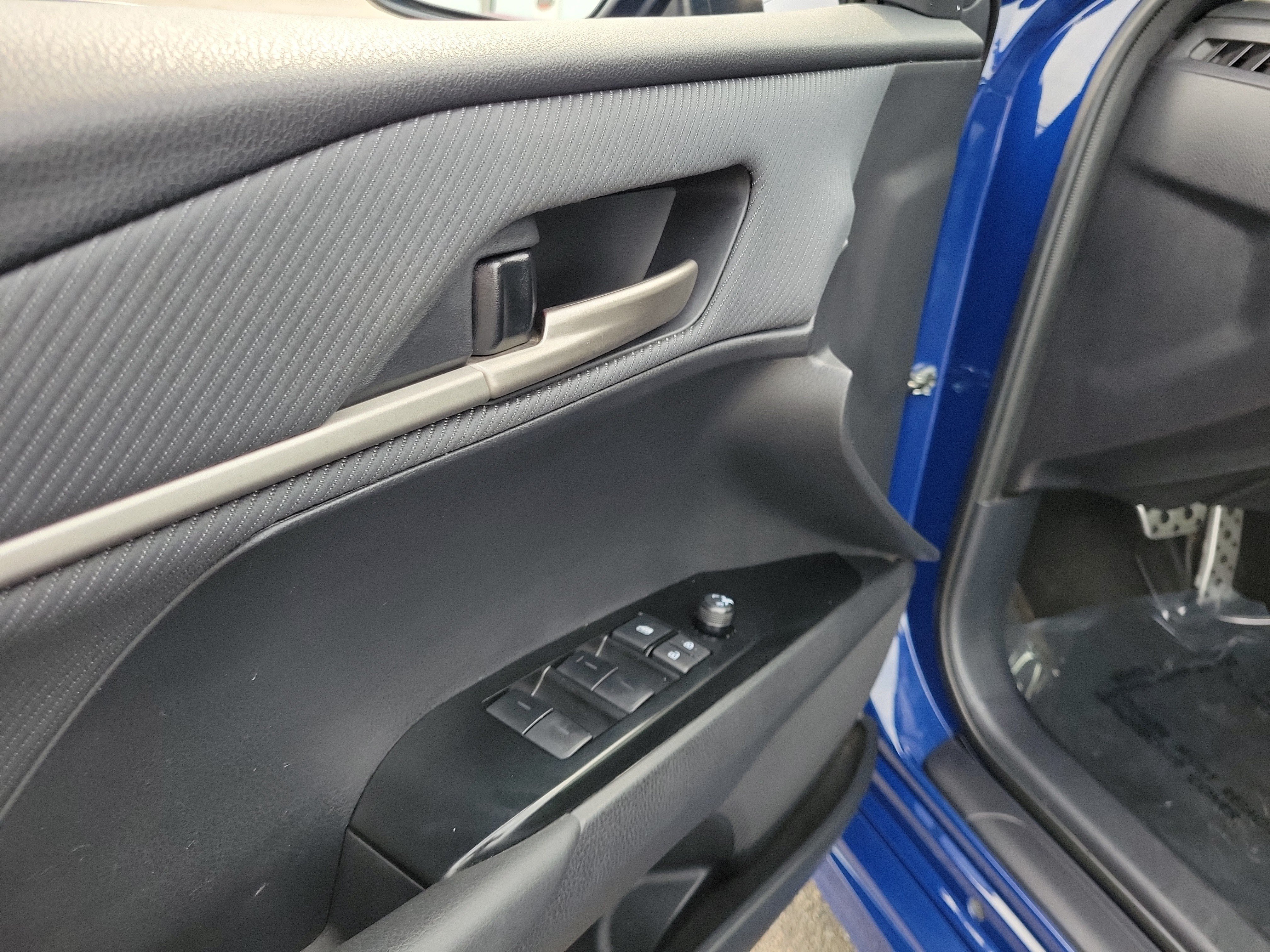 Used 2025 Toyota Camry SE FWD image 18