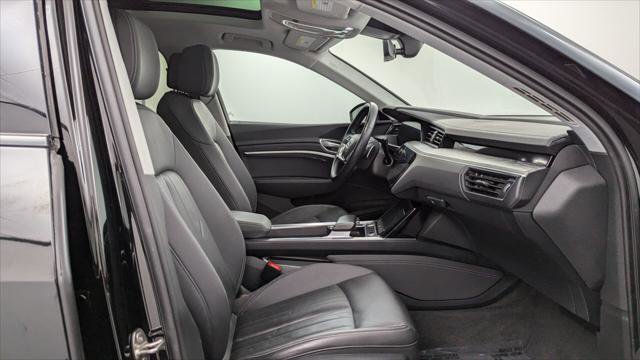 Used 2021 Audi e-tron Premium w/ Convenience Plus Package image 17