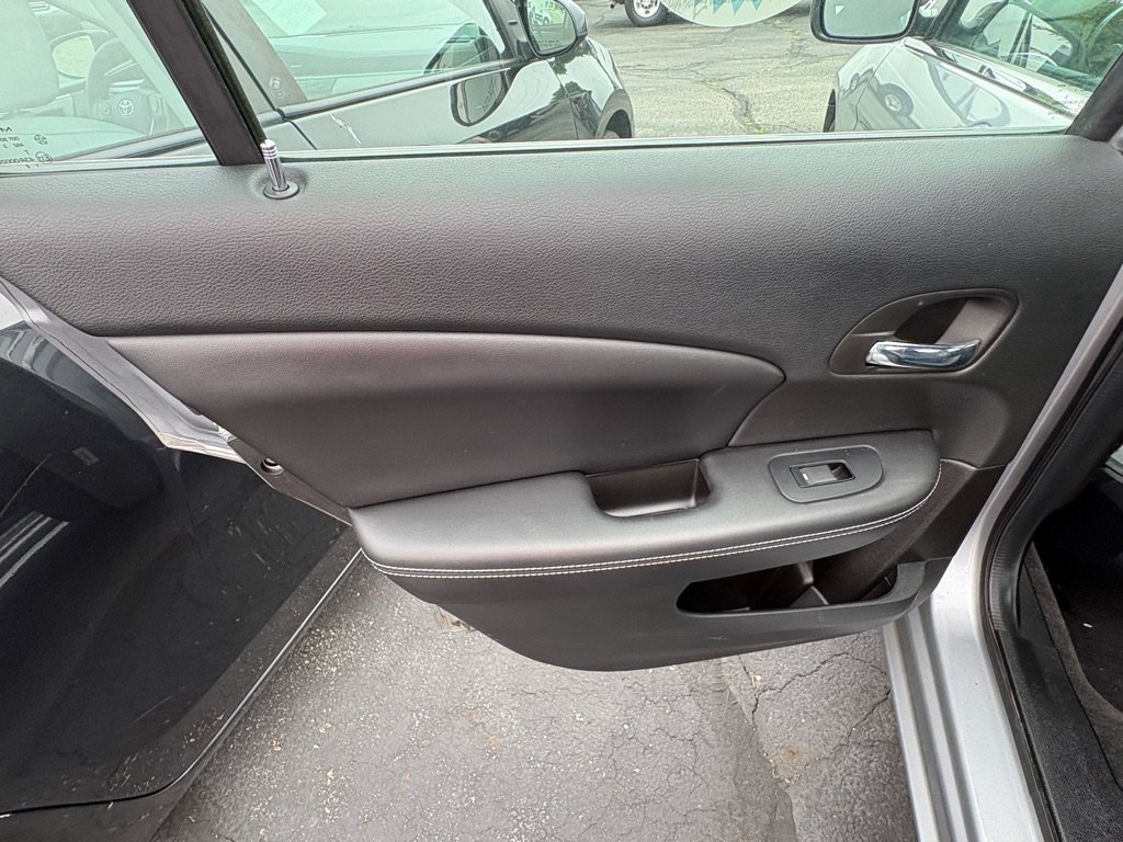 Used 2013 Chrysler 200 Limited w/ Sun/Sound Group FWD image 11