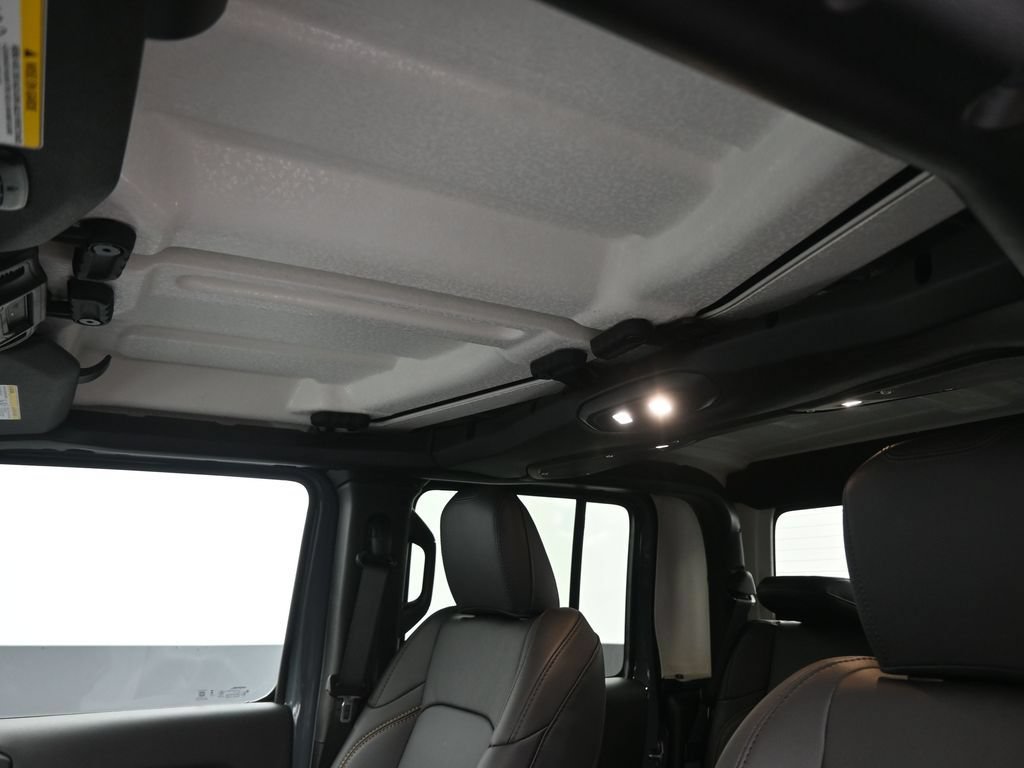 New 2026 Jeep Gladiator Sport AWD/4WD image 2