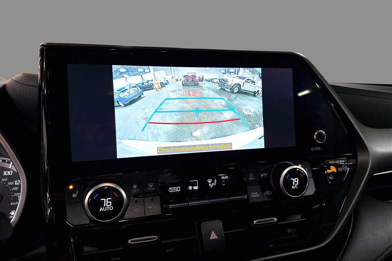 Used 2023 Toyota Highlander XLE AWD/4WD image 27