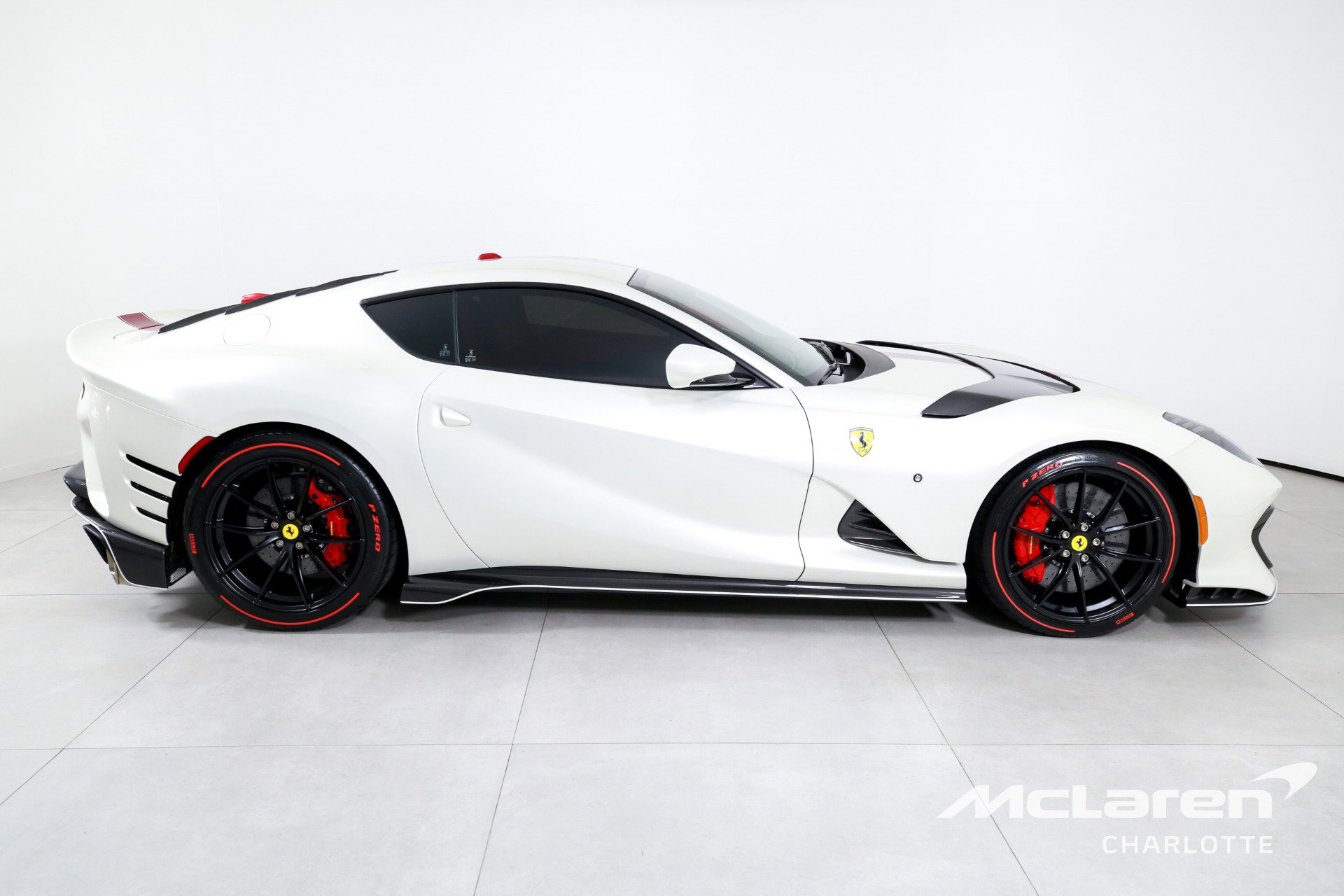 Used 2022 Ferrari 812 Competizione RWD image 9