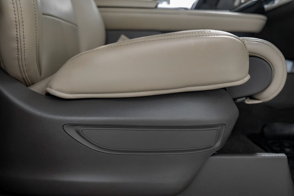 Used 2022 Lincoln Navigator L Reserve AWD/4WD image 32