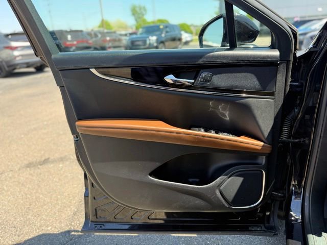 Used 2022 Lincoln Nautilus Reserve AWD/4WD image 11