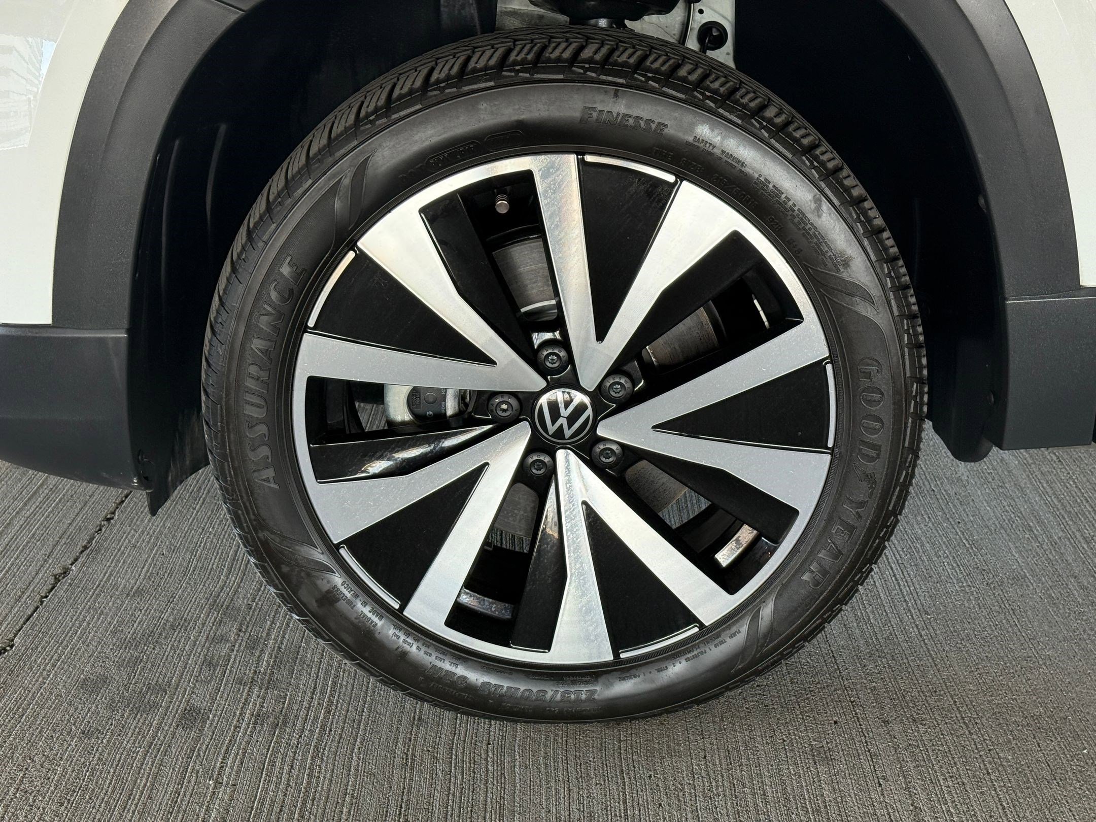 Certified 2023 Volkswagen Taos SE image 10