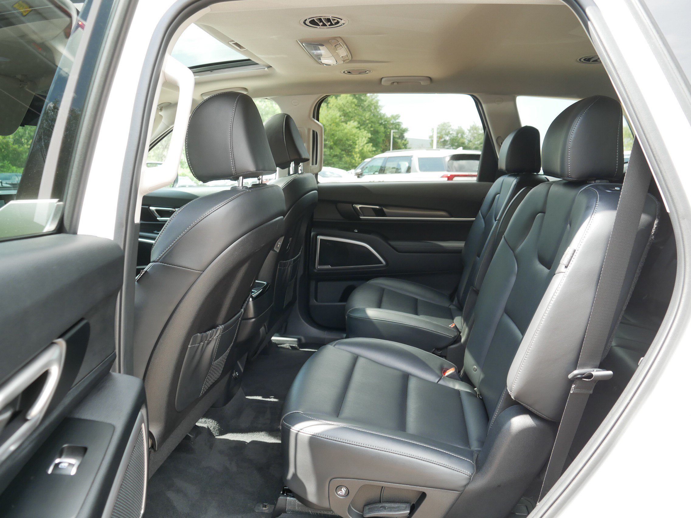Certified 2024 Kia Telluride S w/ S Sunroof Package AWD/4WD image 36