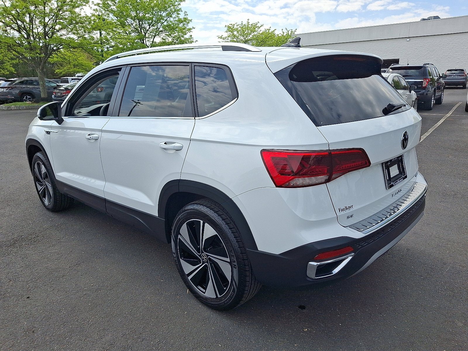 Used 2023 Volkswagen Taos SE AWD/4WD image 4