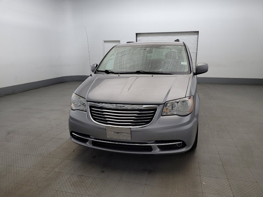 Used 2015 Chrysler Town & Country Touring image 15