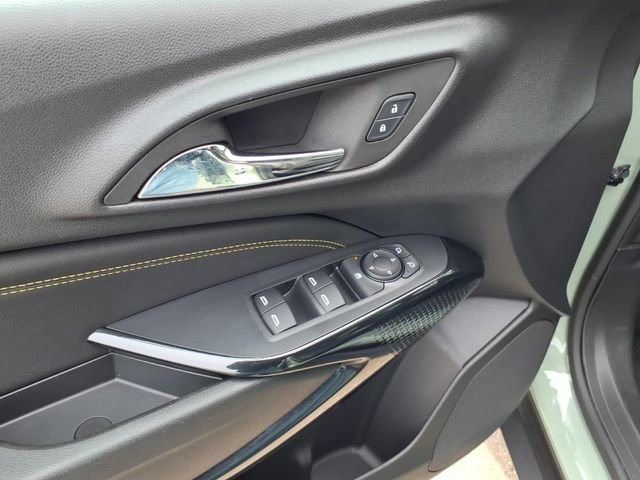 Used 2024 Chevrolet Trax ACTIV w/ Sunroof Package image 17