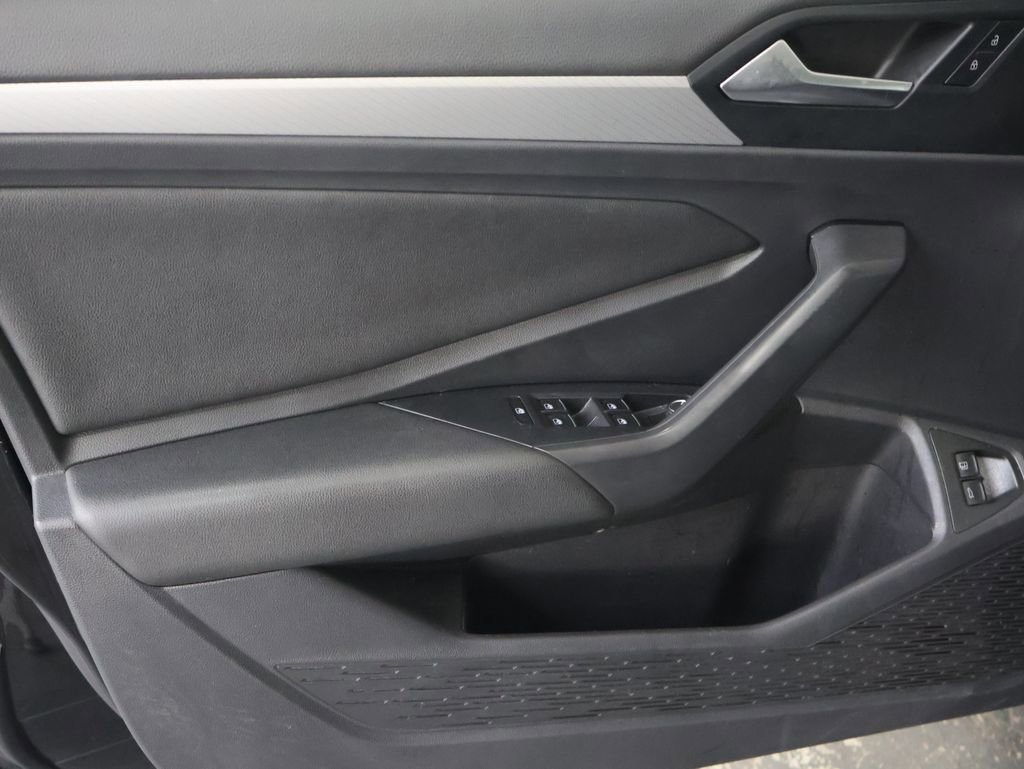 Used 2021 Volkswagen Jetta SE w/ SE Cold Weather Package image 16