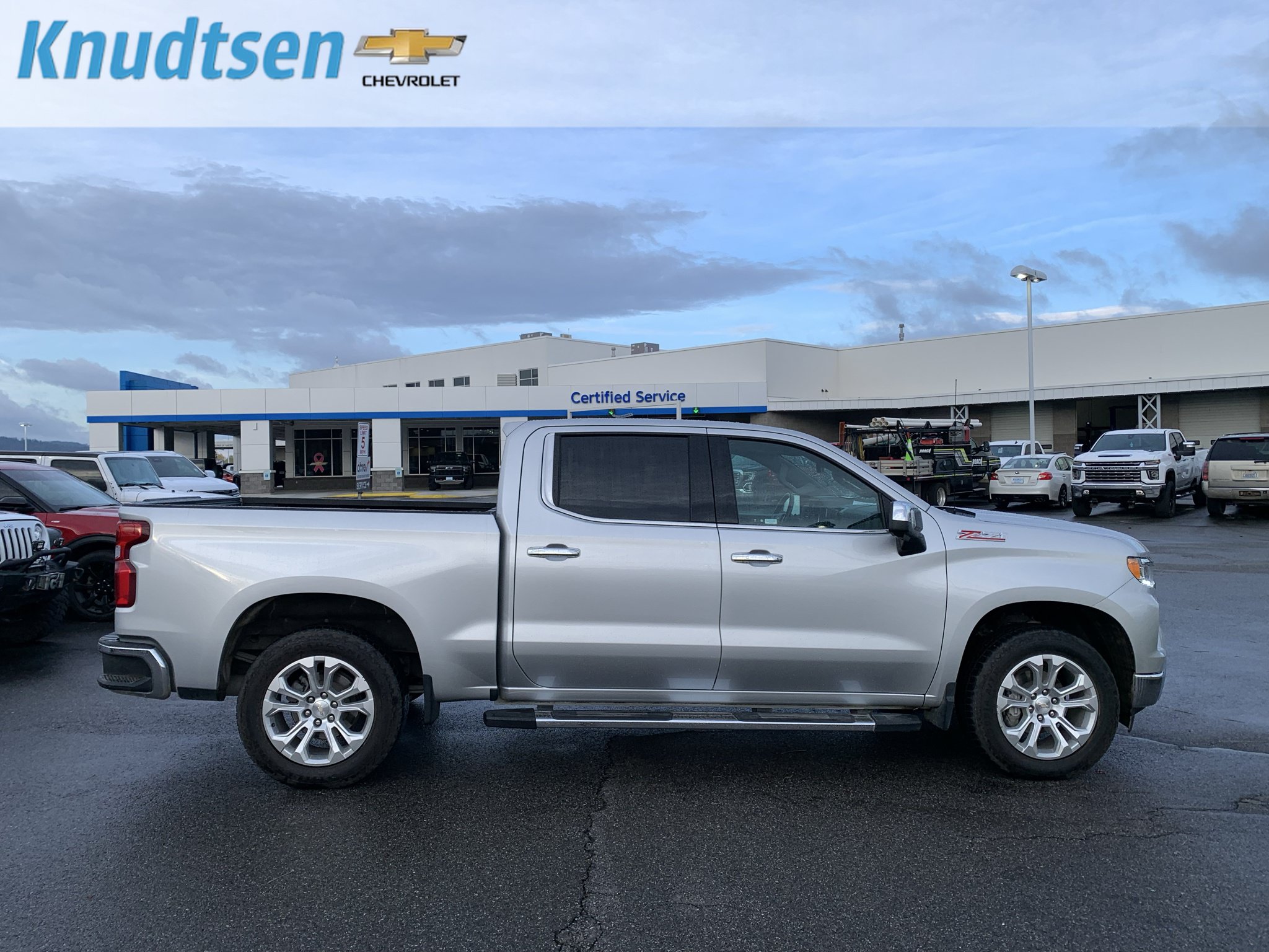 Used 2022 Chevrolet Silverado 1500 LTZ w/ LTZ Premium Package AWD/4WD image 8