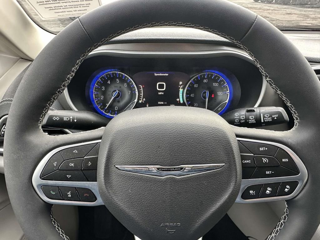Used 2023 Chrysler Pacifica Touring-L image 20
