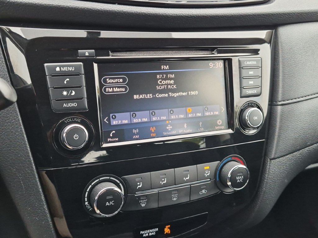 Used 2018 Nissan Rogue S AWD/4WD image 17