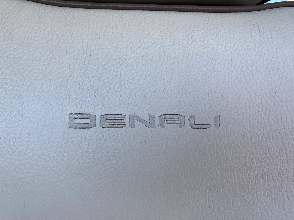 Used 2024 GMC Yukon XL Denali AWD/4WD image 12