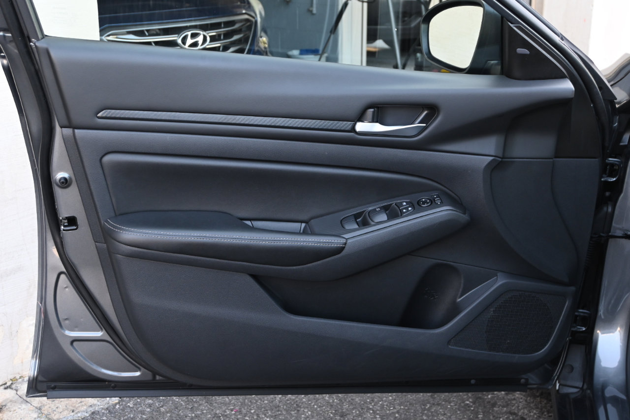 Used 2024 Nissan Altima 2.5 SV image 13