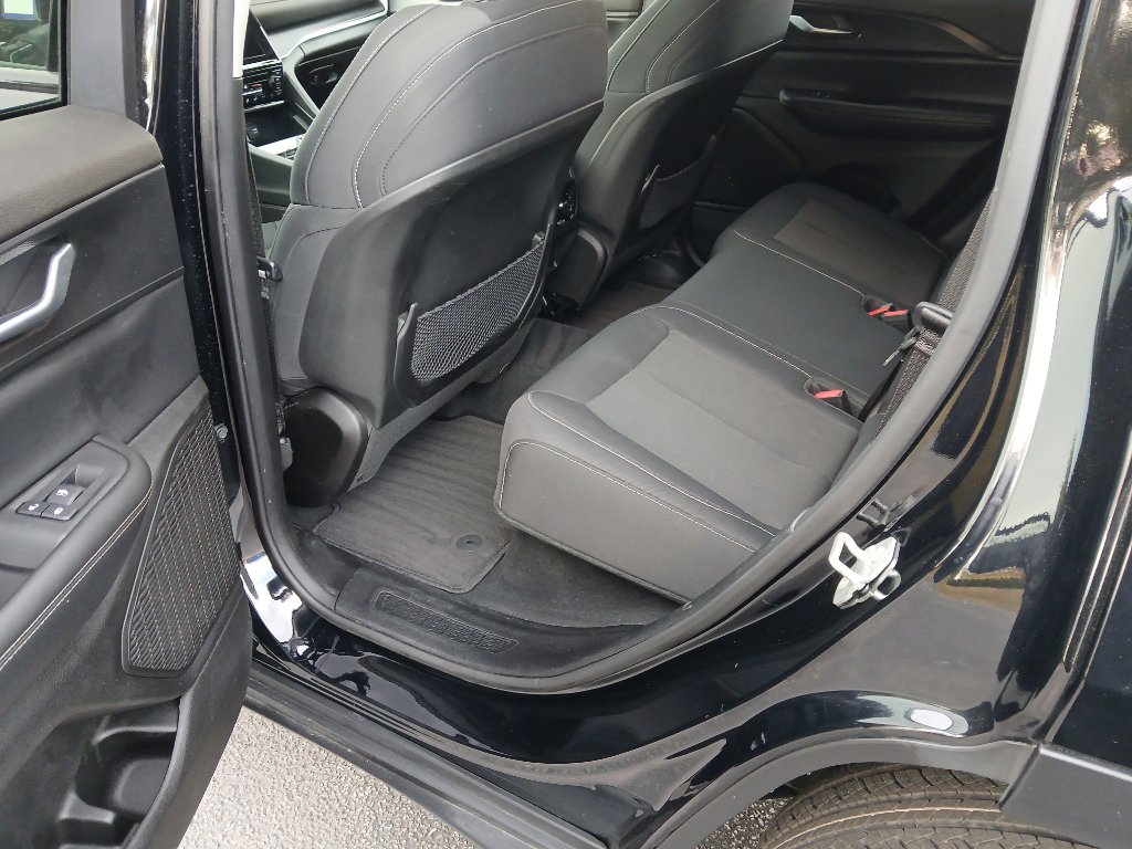 Certified 2023 Jeep Grand Cherokee Laredo X image 26