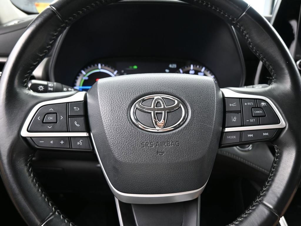 Used 2023 Toyota Highlander LE image 30