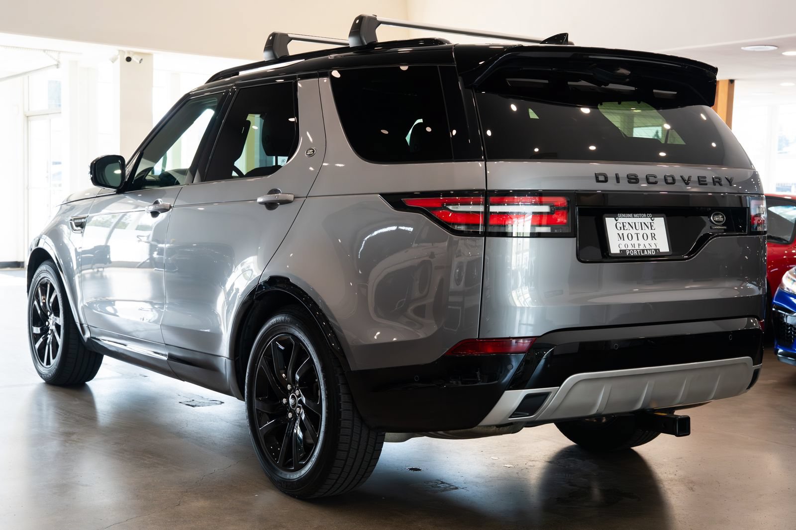 Used 2020 Land Rover Discovery Landmark AWD/4WD image 6