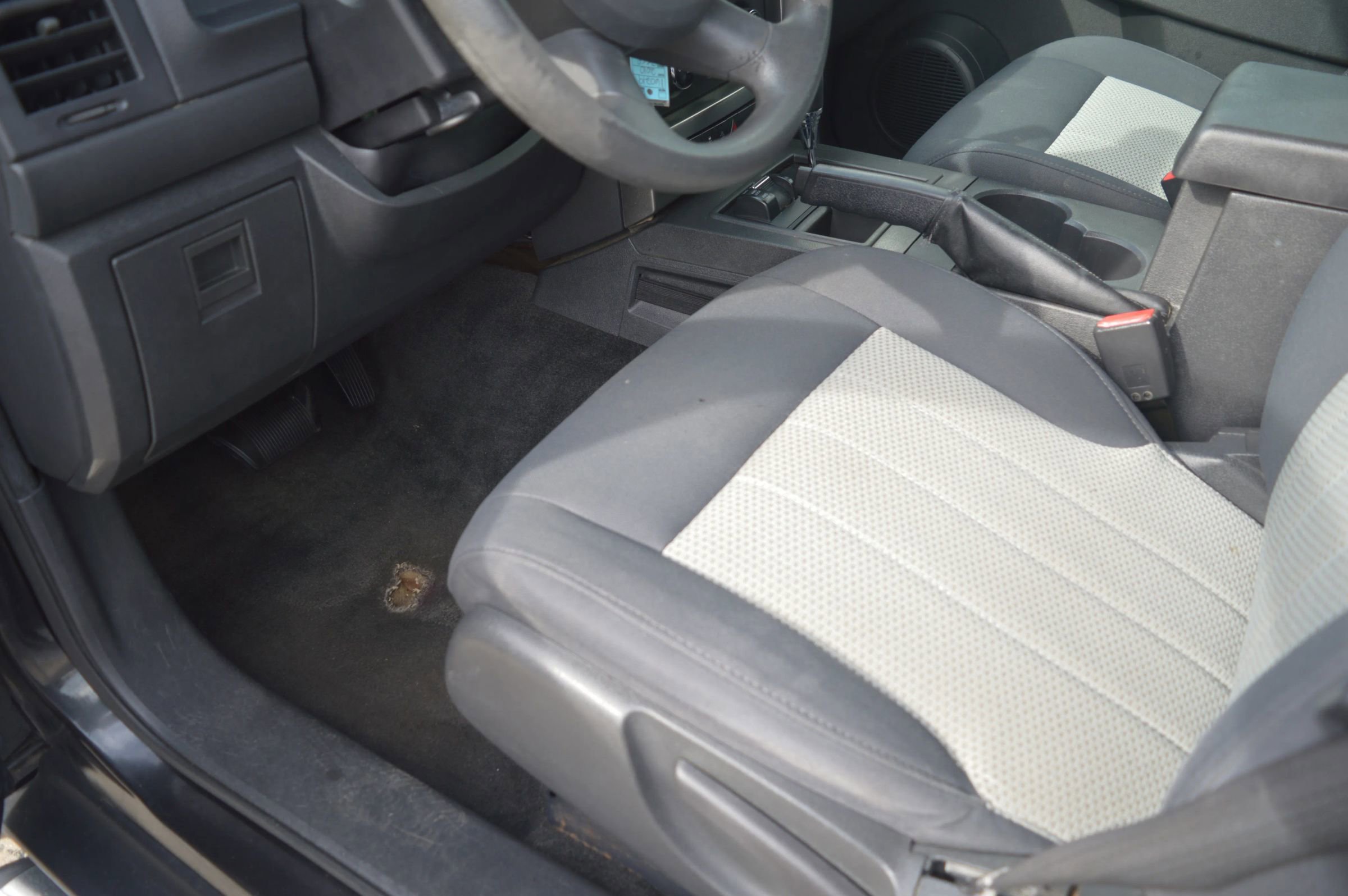 Used 2010 Jeep Liberty Sport image 11