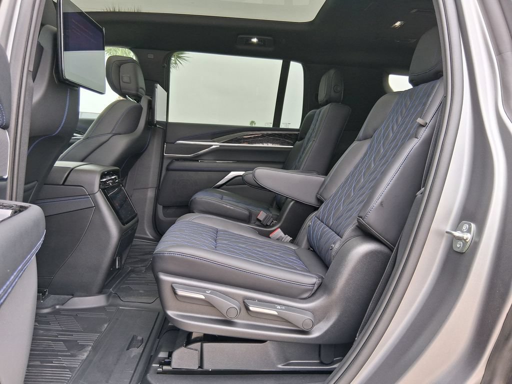 New 2026 Cadillac Escalade IQL Sport 1 w/ LPO, ONYX Package AWD/4WD image 21