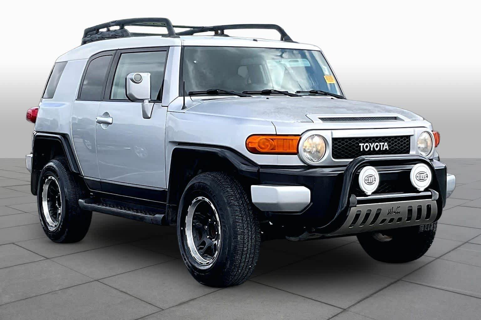 Used 2008 Toyota FJ Cruiser 2WD w/ Upgrade Pkg 2 video 2