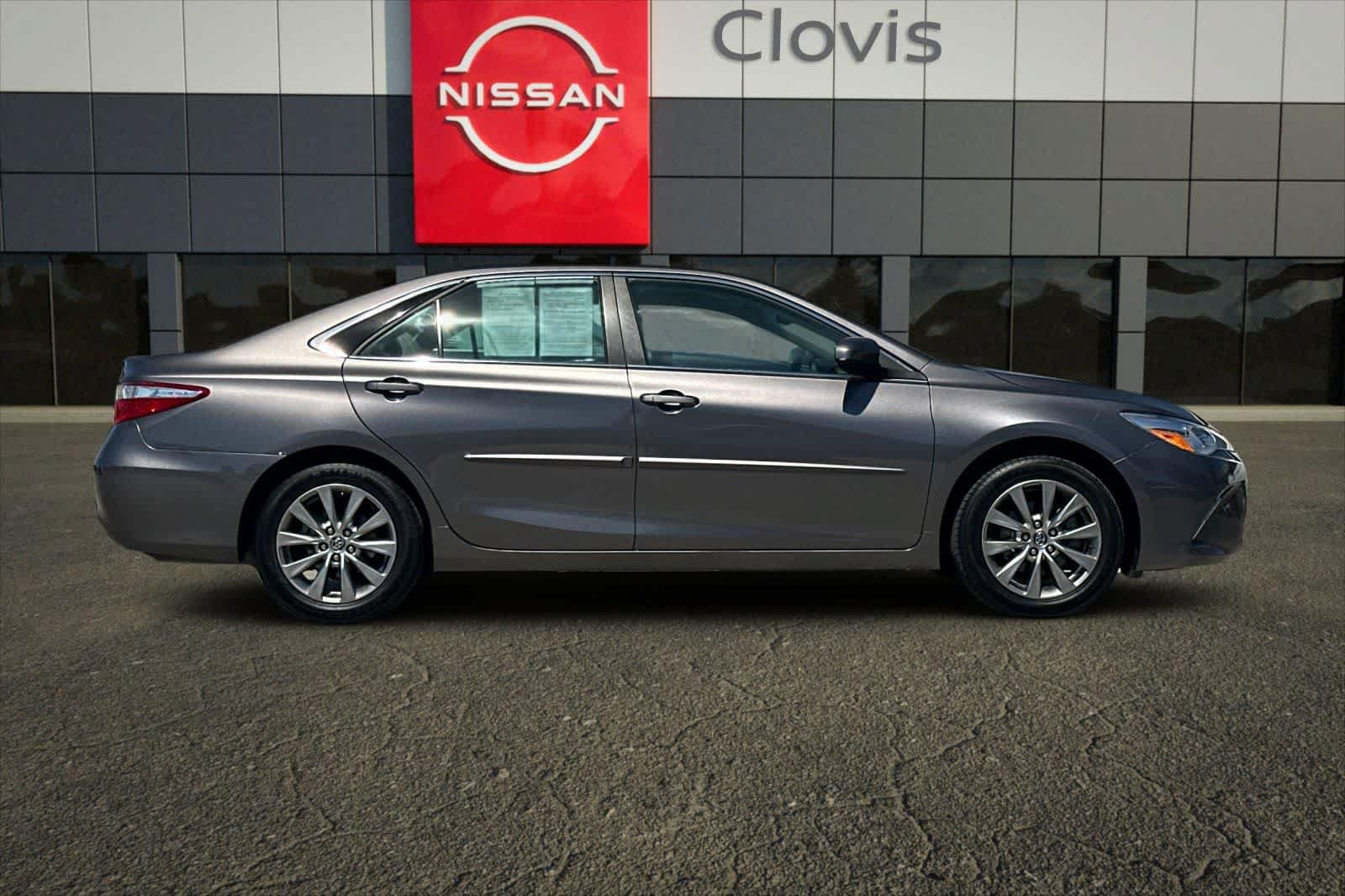 Used 2017 Toyota Camry XLE w/ Moonroof Package FWD image 9