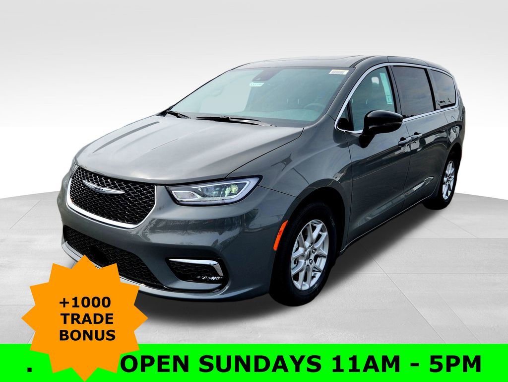 New 2025 Chrysler Pacifica Select image 3