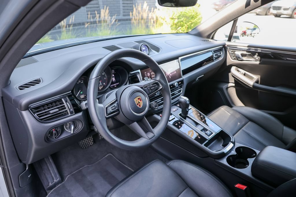 Certified 2026 Porsche Macan AWD/4WD image 4