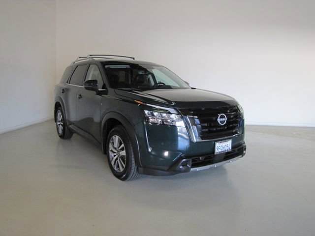 Used 2023 Nissan Pathfinder SL FWD image 3