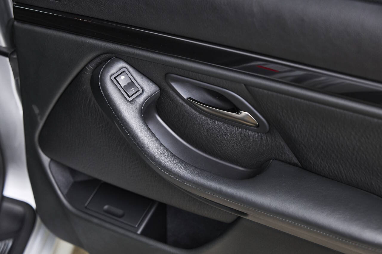 Used 2003 BMW M5 RWD image 99