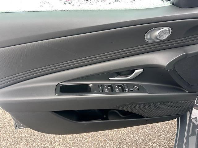 Certified 2025 Hyundai Elantra SEL image 8
