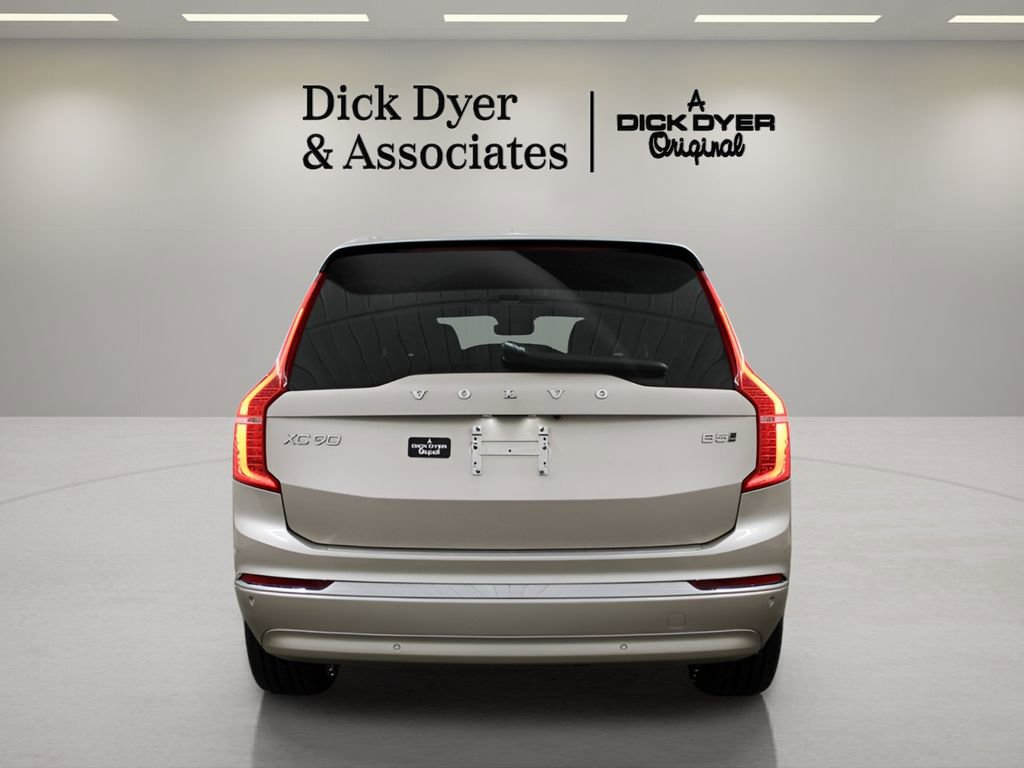 Used 2023 Volvo XC90 B5 Plus w/ Protection Package Premier image 3