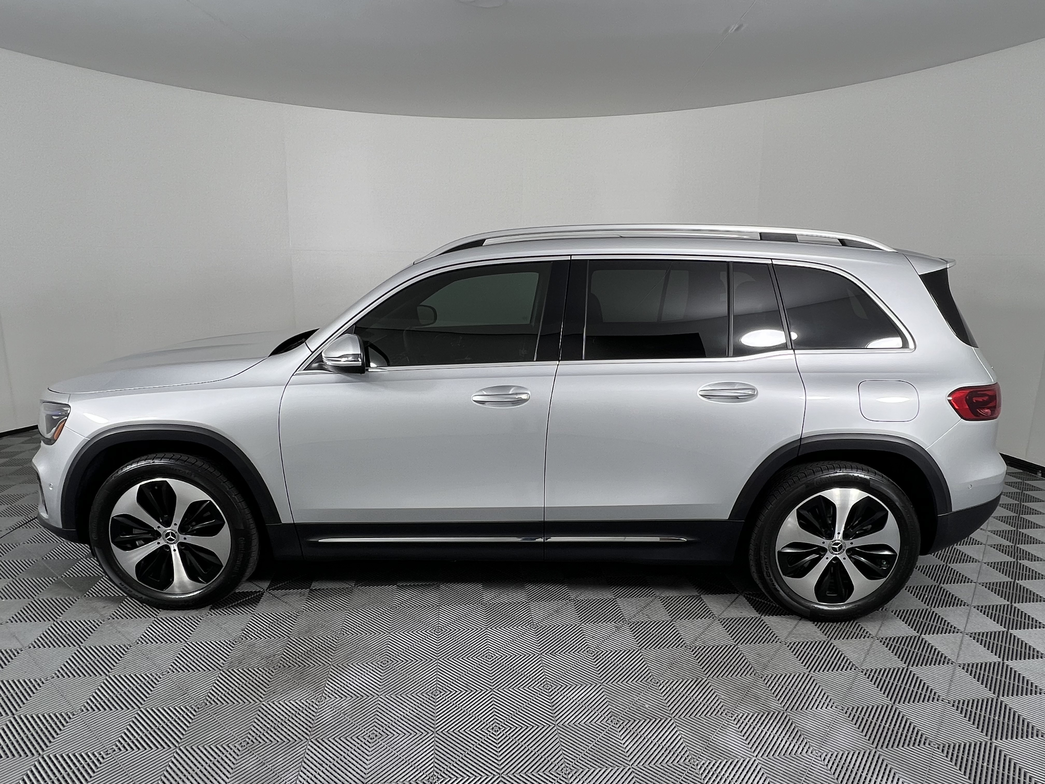 Certified 2024 Mercedes-Benz GLB 250 4MATIC image 9