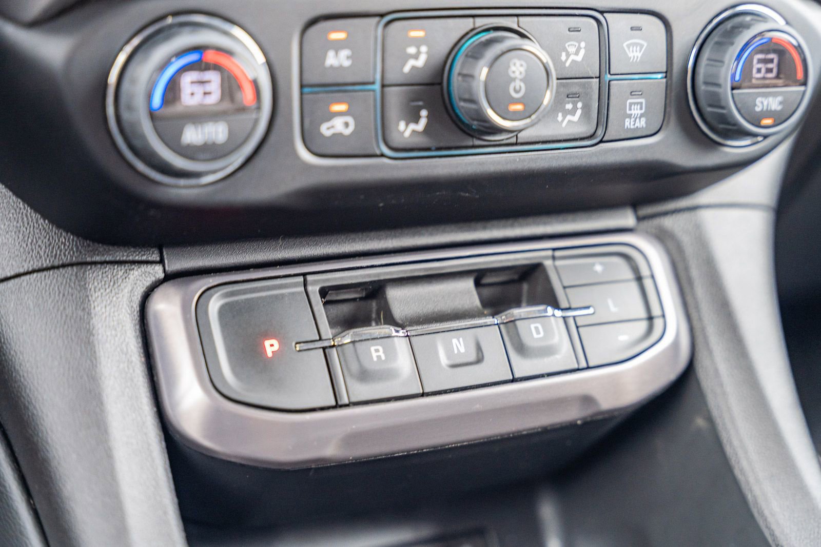 Used 2023 GMC Acadia AT4 w/ Technology Package image 28