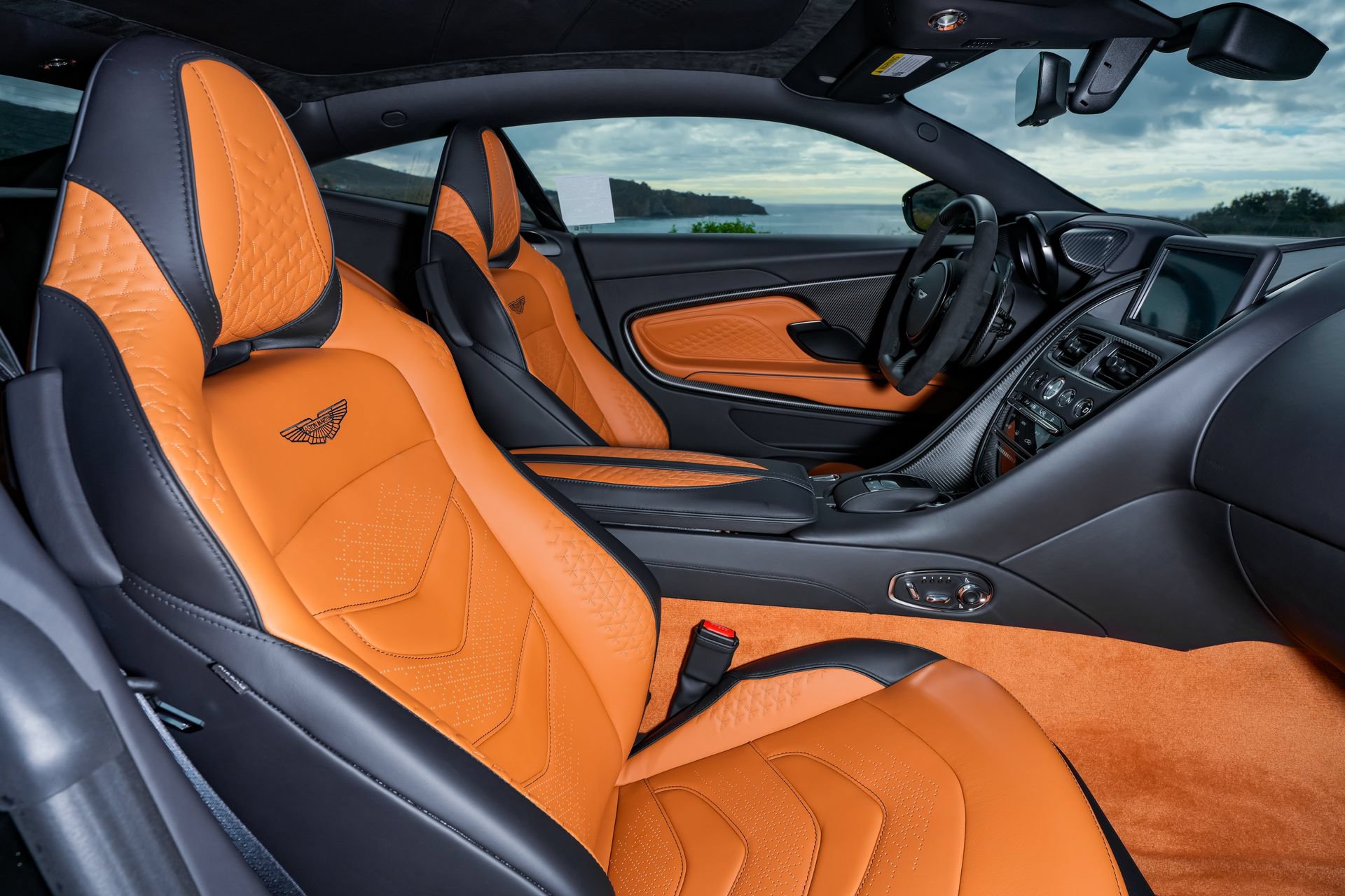 Used 2023 Aston Martin DBS Coupe RWD image 15