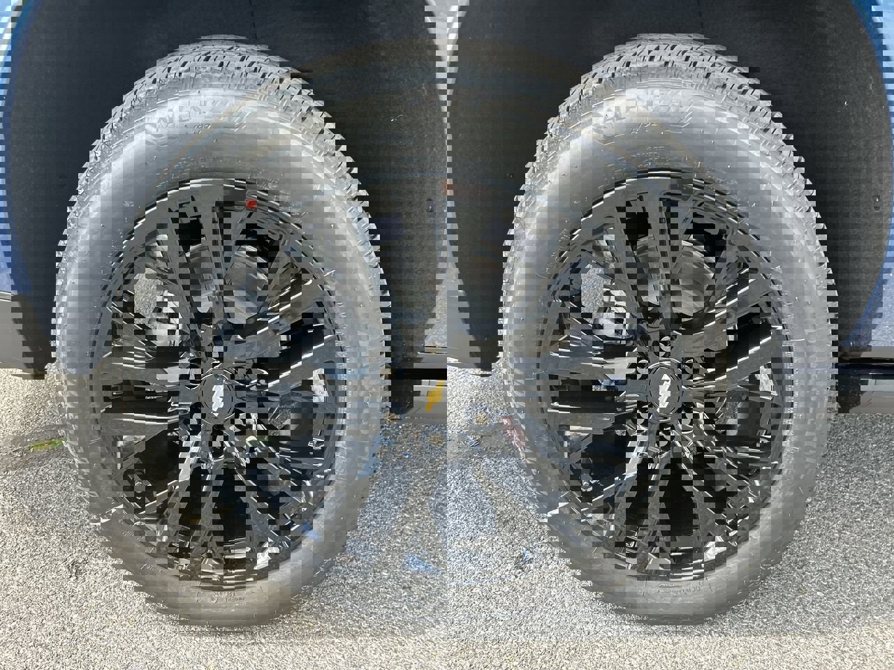 New 2025 Chevrolet Suburban High Country image 9