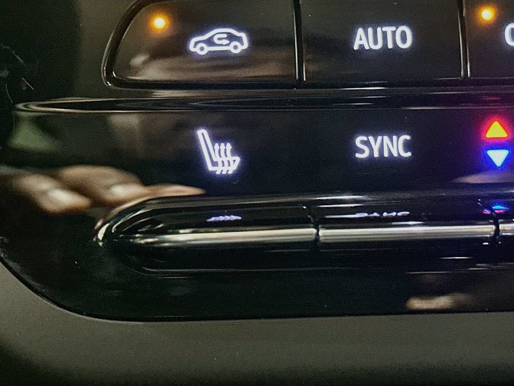 Used 2023 Buick Envision Essence w/ Technology Package I AWD/4WD image 21