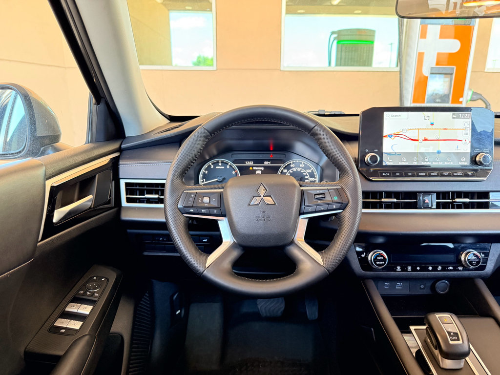 Used 2024 Mitsubishi Outlander SE AWD/4WD image 14