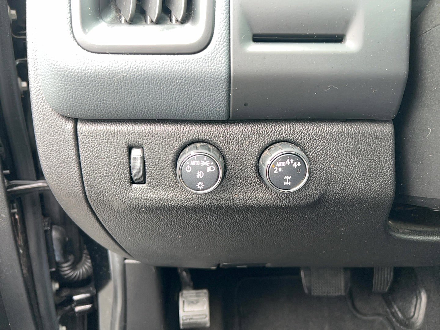 Used 2020 Chevrolet Colorado Z71 AWD/4WD image 13