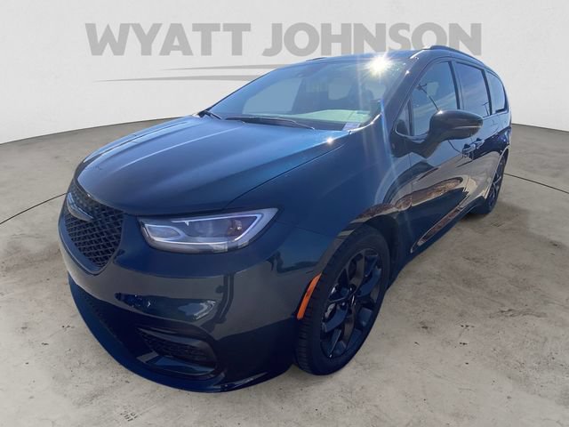 Used 2025 Chrysler Pacifica Limited FWD image 1