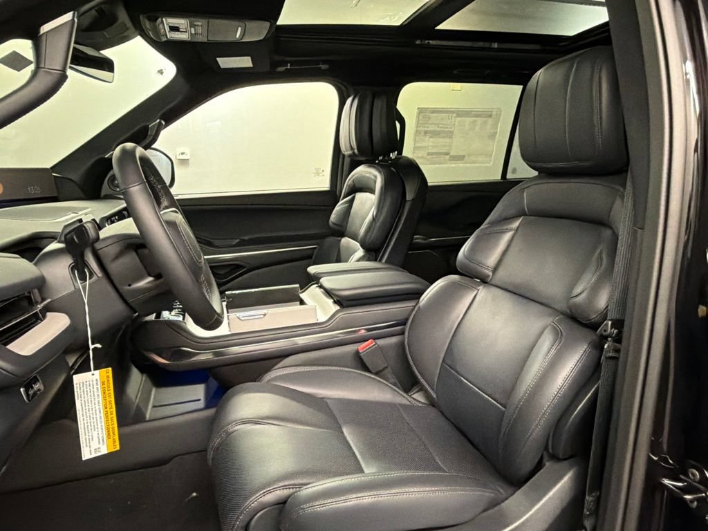 New 2026 Lincoln Navigator Reserve w/ Jet Appearance Package AWD/4WD image 26