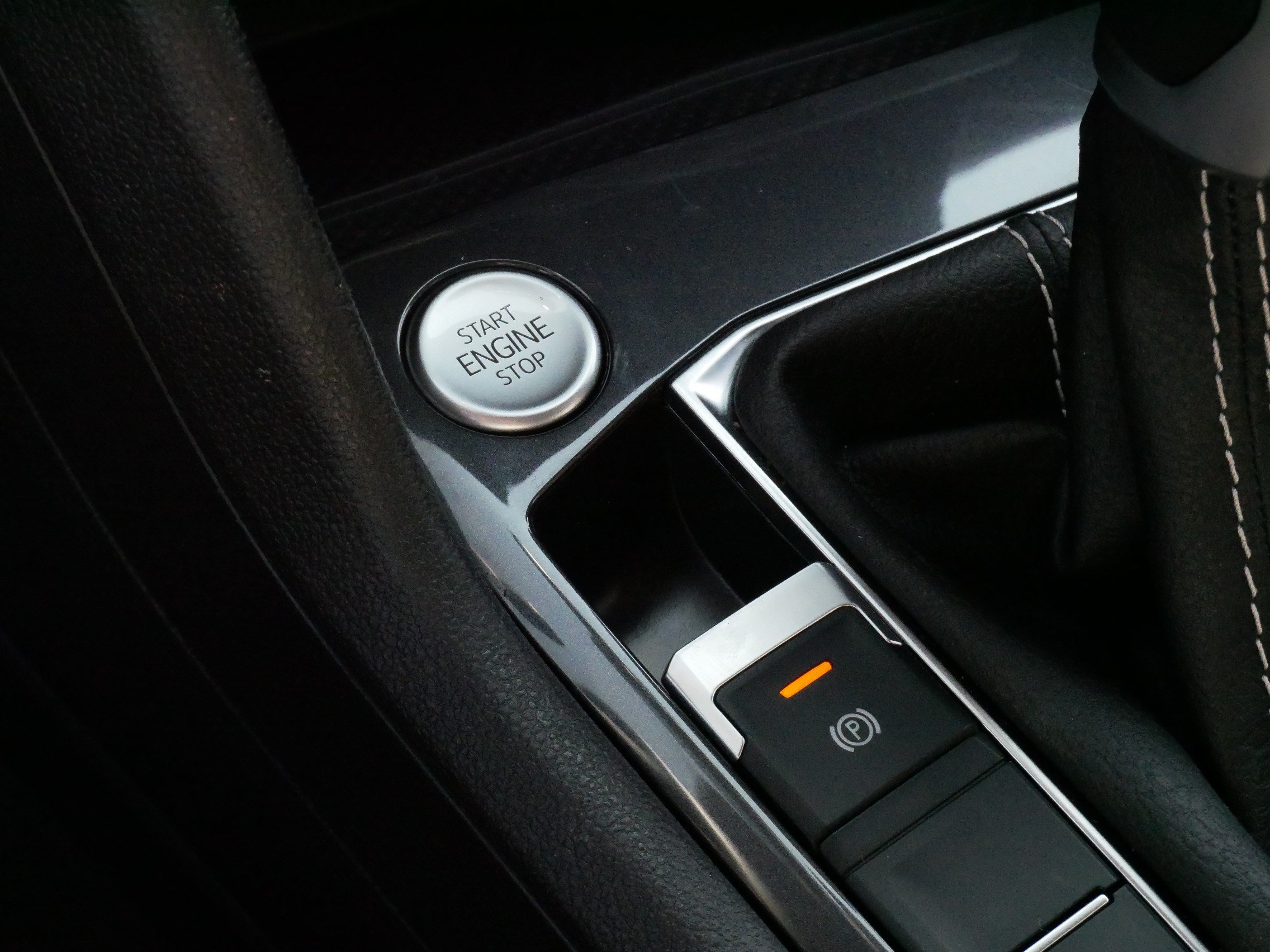 Certified 2024 Volkswagen Tiguan SE AWD/4WD image 33