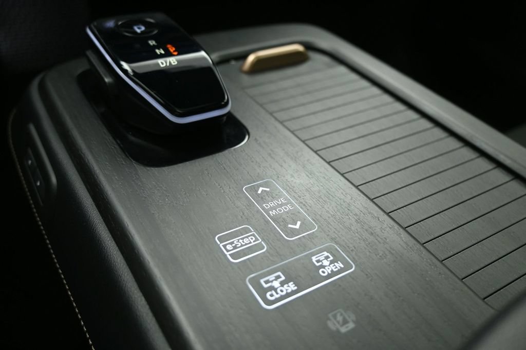 Used 2024 Nissan Ariya FWD image 19