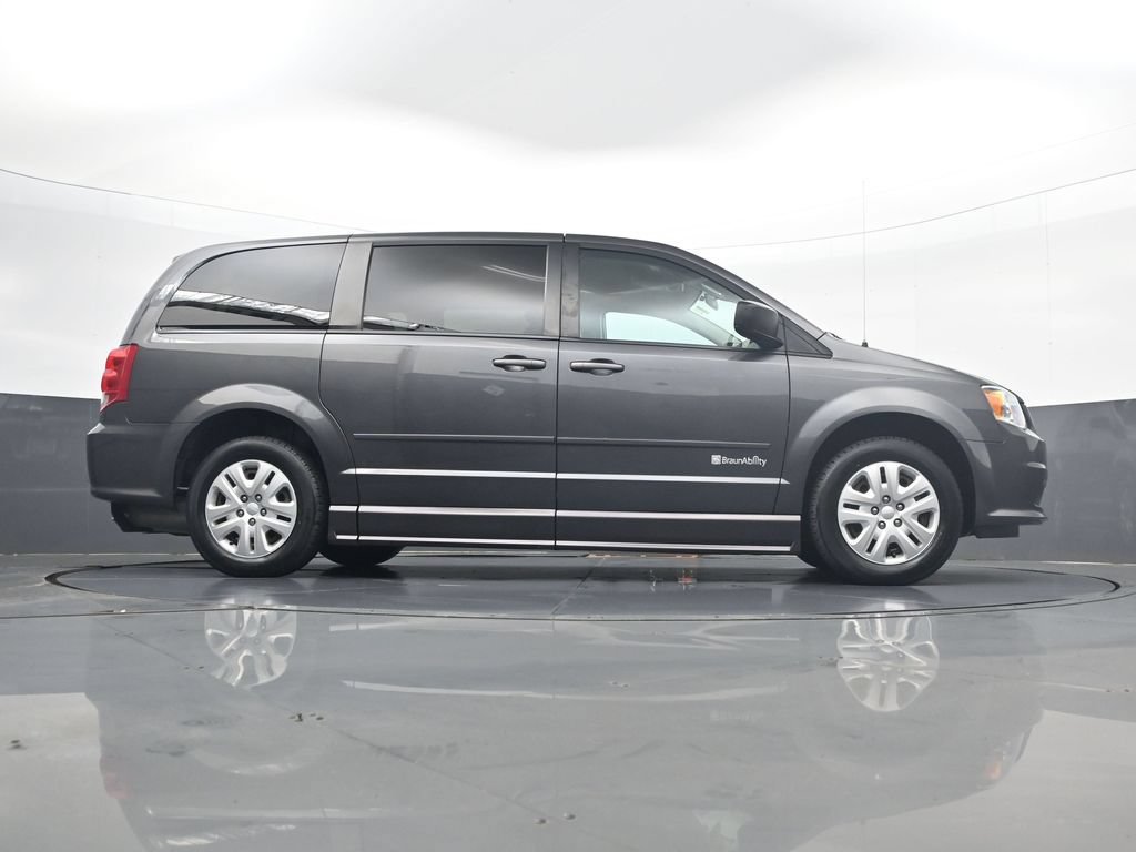 Used 2016 Dodge Grand Caravan SE w/ Quick Order Package 29E SE FWD image 26
